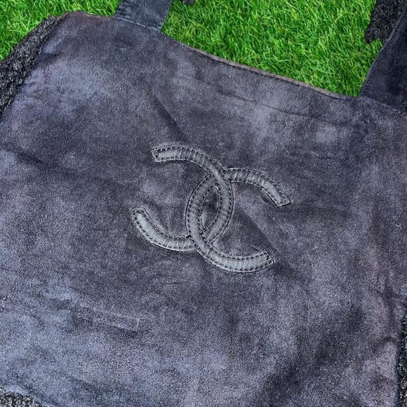 Vintage CHANEL Black Suede Tote with Interlocking CC Emblem - Picture 2 of 7